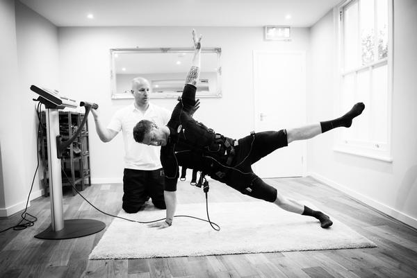 Hollywood stuntman Bobby Holland Hanton training in a miha bodytec EMS suit with his trainer
