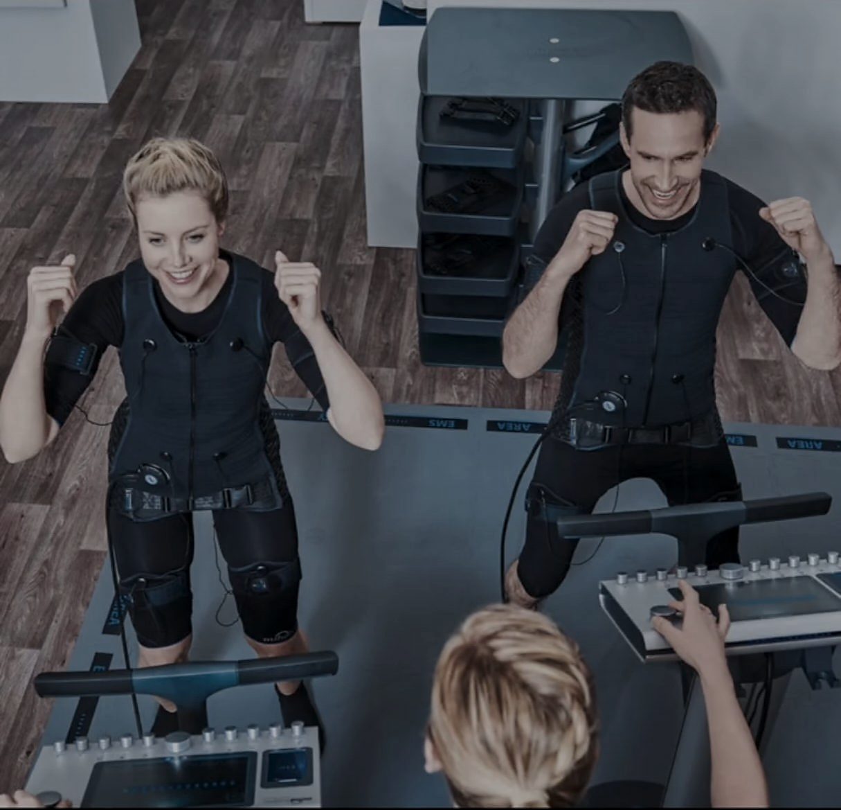 Two clients training side by side in miha bodytec suits